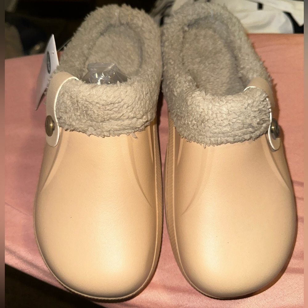 Cozy Beige Clogs with Fleece Lining